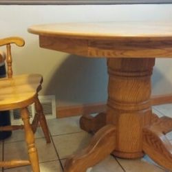 Solid oak wood Table with 4 solid oak wood chairs!