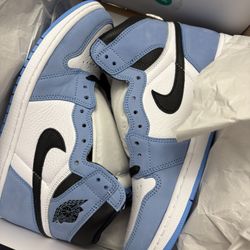 Men’s 10.5 Air Jordan 1 University Blue 