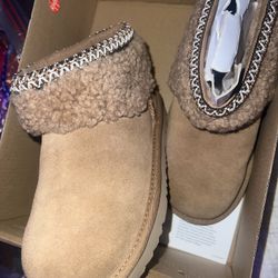 Kids Size 13 UGG Boots Chestnut – BRAND NEW Never Worn 🤎