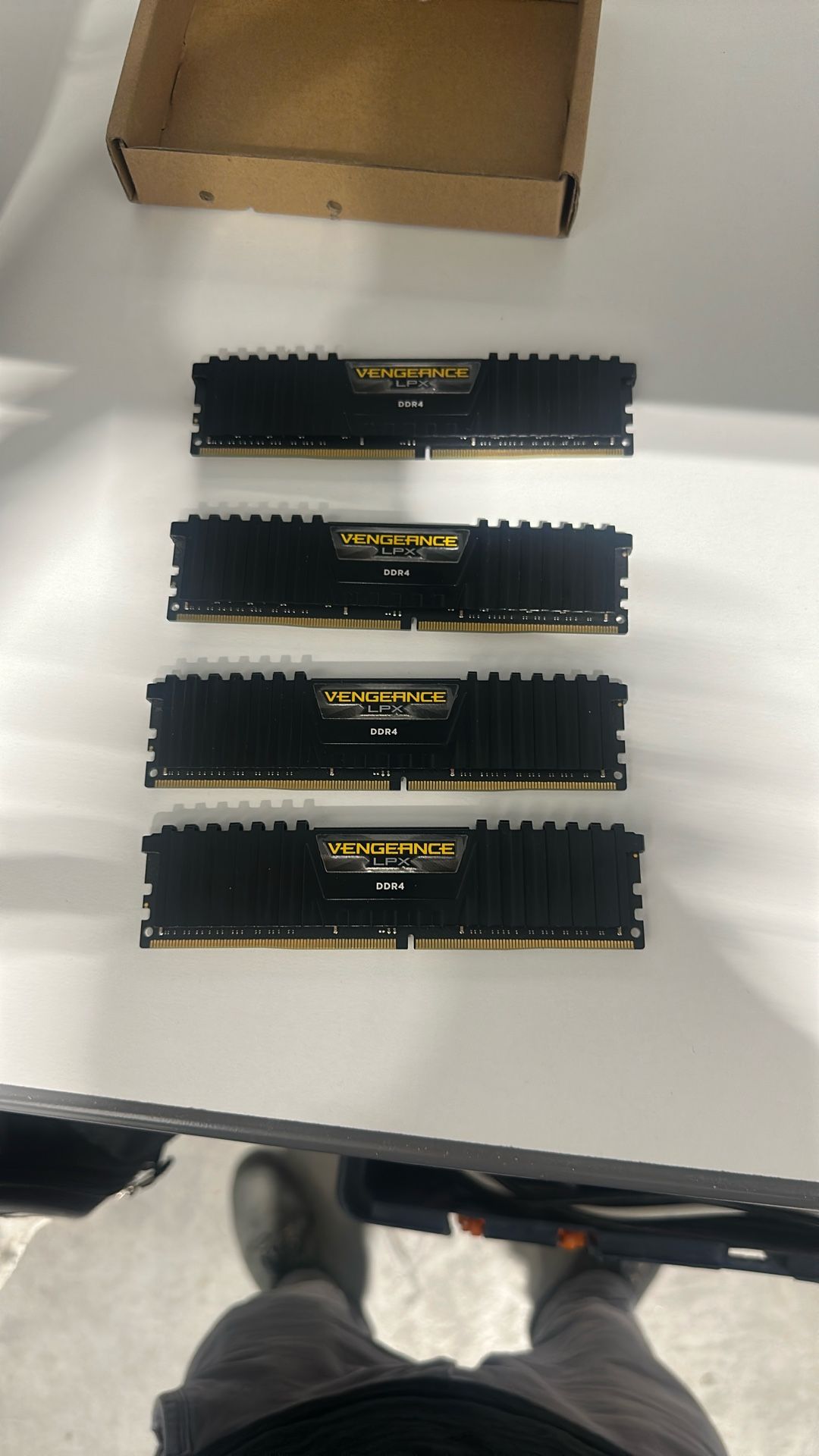 4x8 Gb Vengeance Ram Stick 3200 Mhz