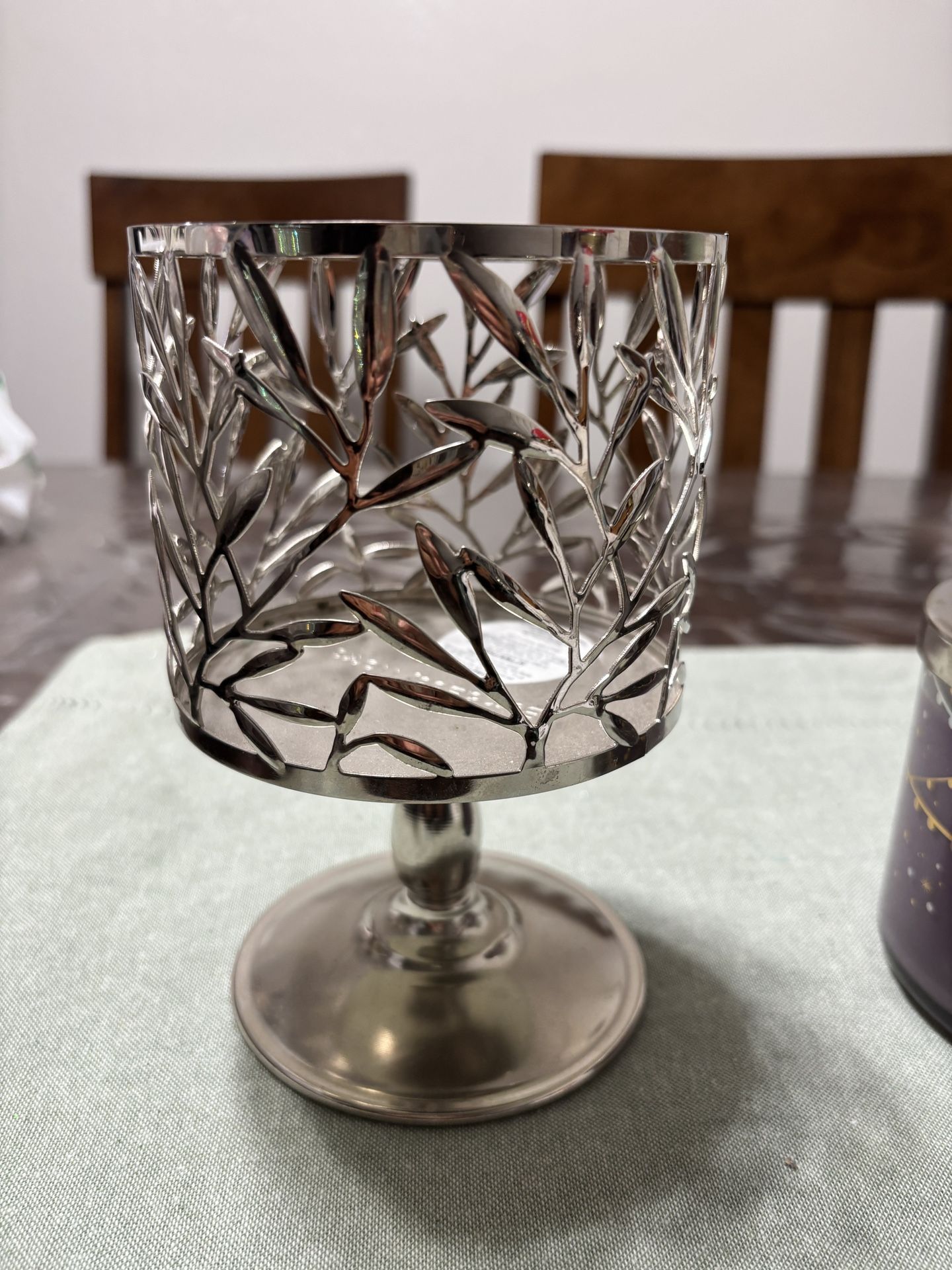Vine Leaf Pedestal 3-Wick Candle Holder 