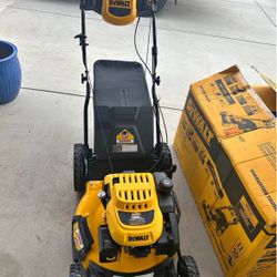 DEWALT 21 in. 196cc E-GOV Engine 3-in-1 Gas RWD Self-Propelled Lawn Mower with High Rear Wheels