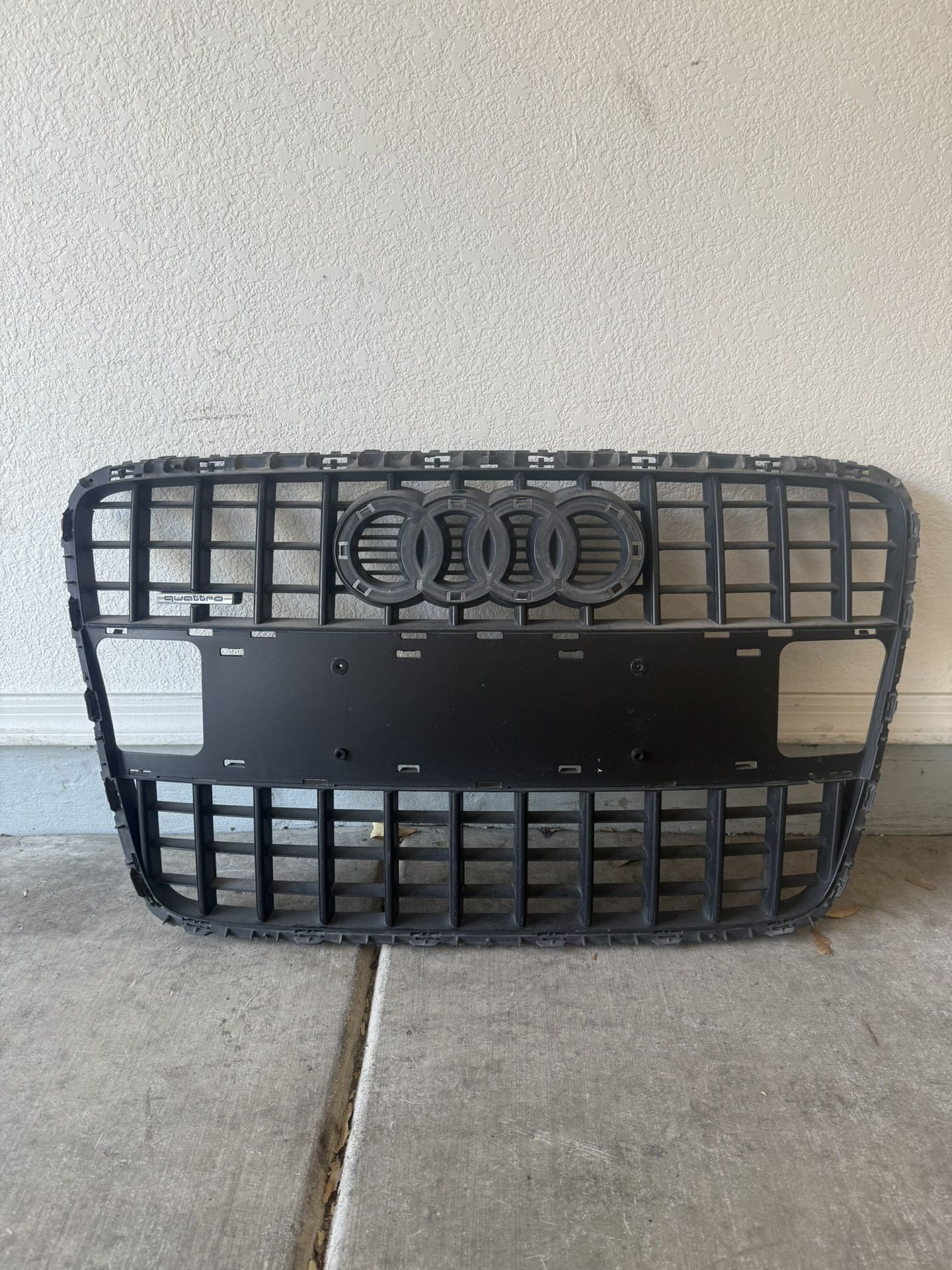 2010-2015 O.E. AUDI Q7 GRILL