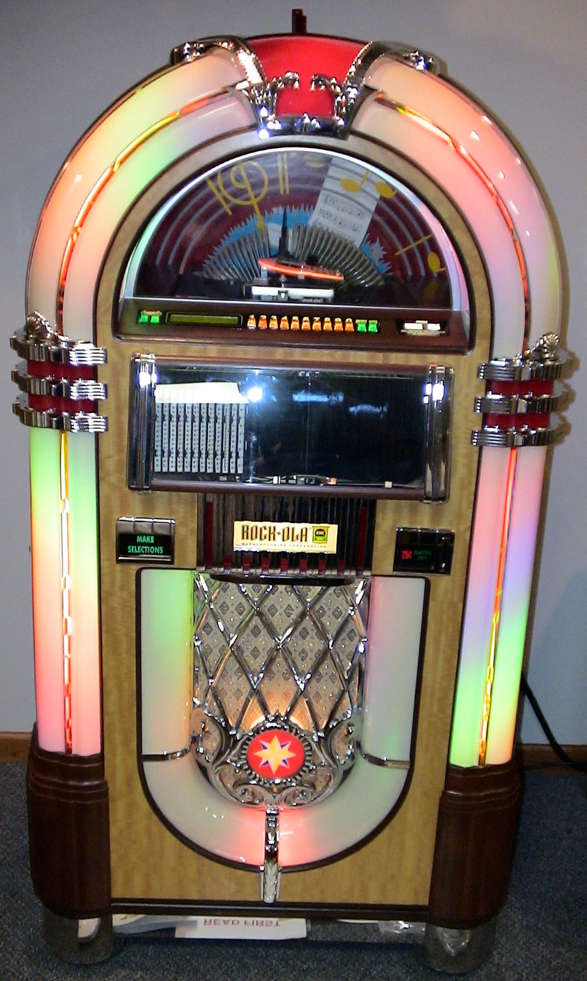 2006 RMC Rock-Ola CD8C Bubbler Jukebox -- Used