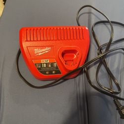 Milwaukee M12 Charger