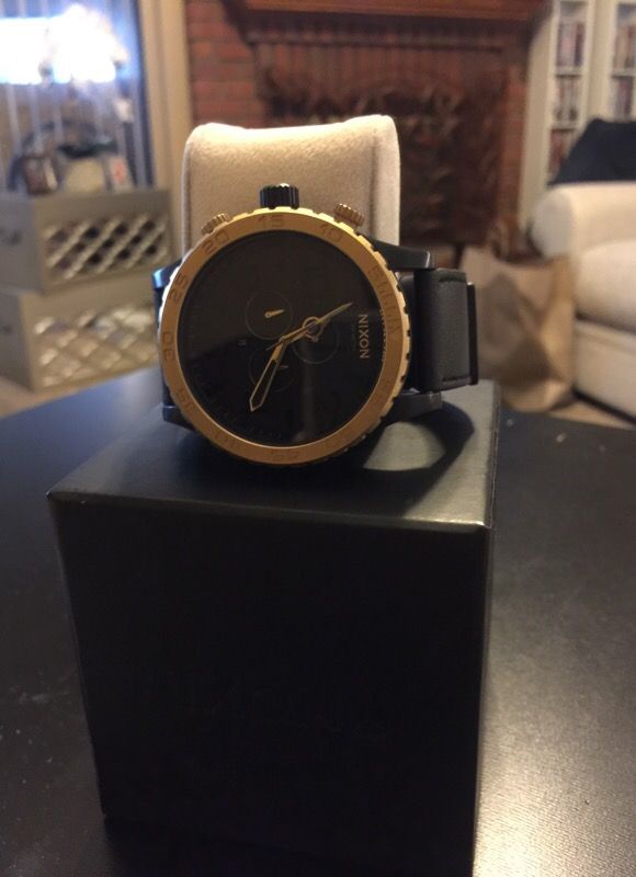 Nixon 51-30 with leather band