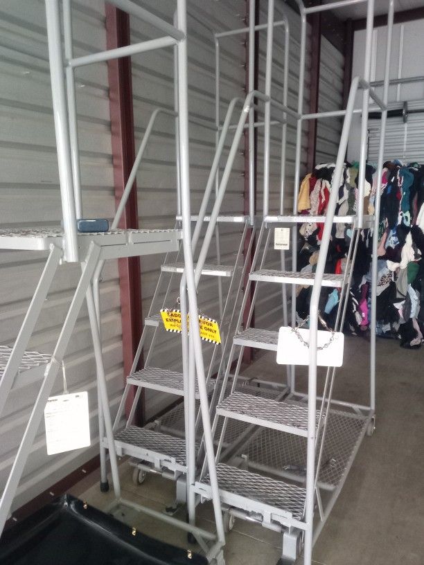 Rolling Ladder / Escalera Rodante 