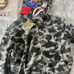 Bape Medium Brâñd Ñéw Negotiable 