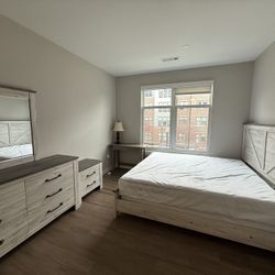 Savannah 4 Piece King White & Gray Bedroom Set