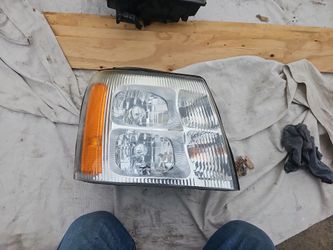 03 Escalade Headlight Pass Side