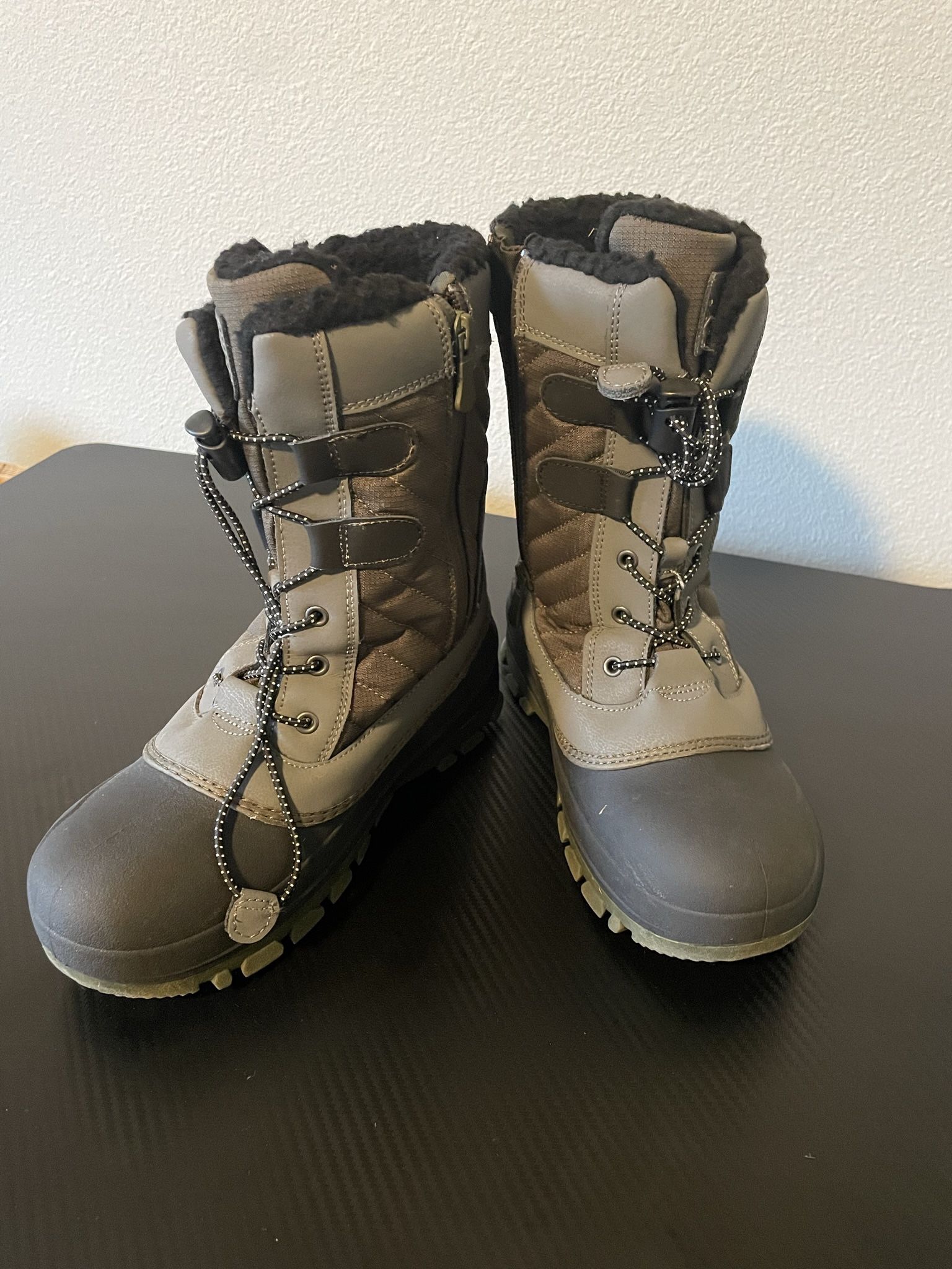 Boys Snow Boots Size 4