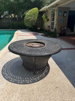 Charleston Round Cast Top Gas Fire Pit Table 48”