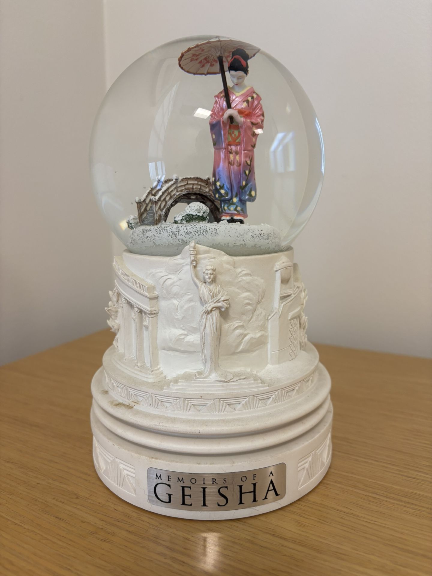 Memoirs Of A Geisha - RARE Columbia Pictures Snowglobe