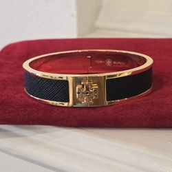 Brand New Black Tory Burch Kira Enamel Medium Hinged Bangle Bracelet with logo 18K-Gold-Plated