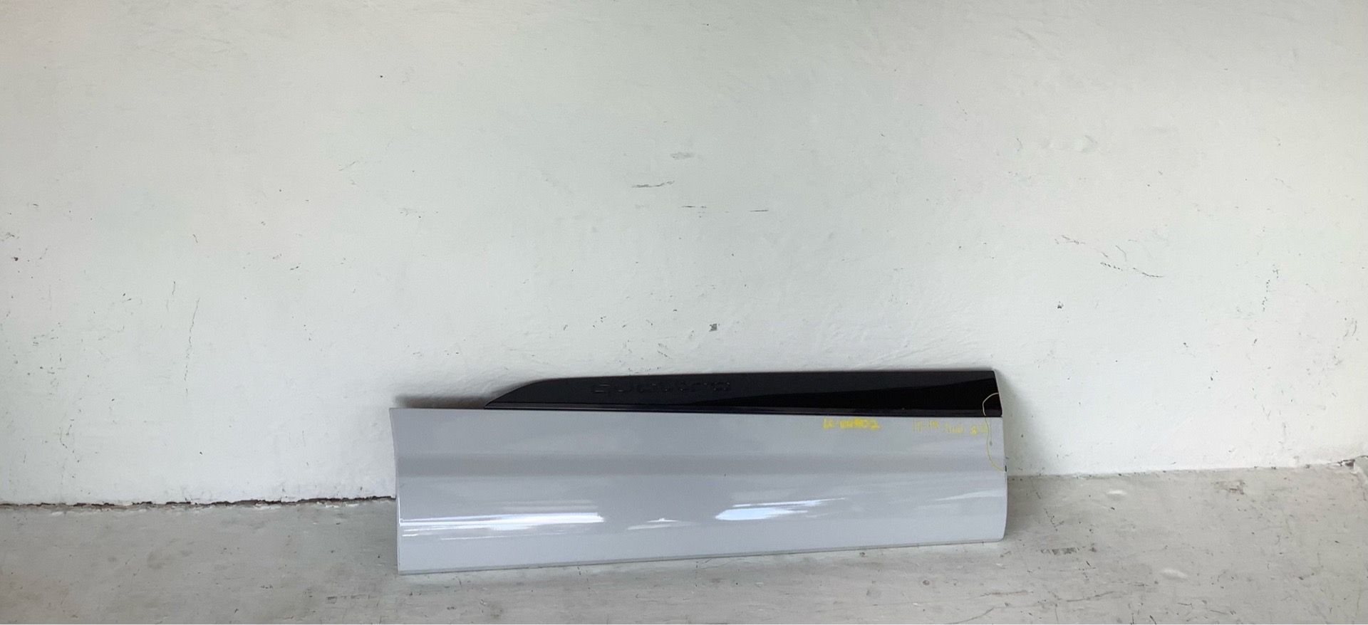 2017 2019 Audi Q7 right rear door molding (8)