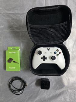 Wireless controller for Microsoft Xbox One, white, with carrying case