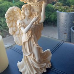 VINTAGE 1999 ROMAN INC ANGEL SCULPTURE CANDLE HOLDER WITH CANDLE 
