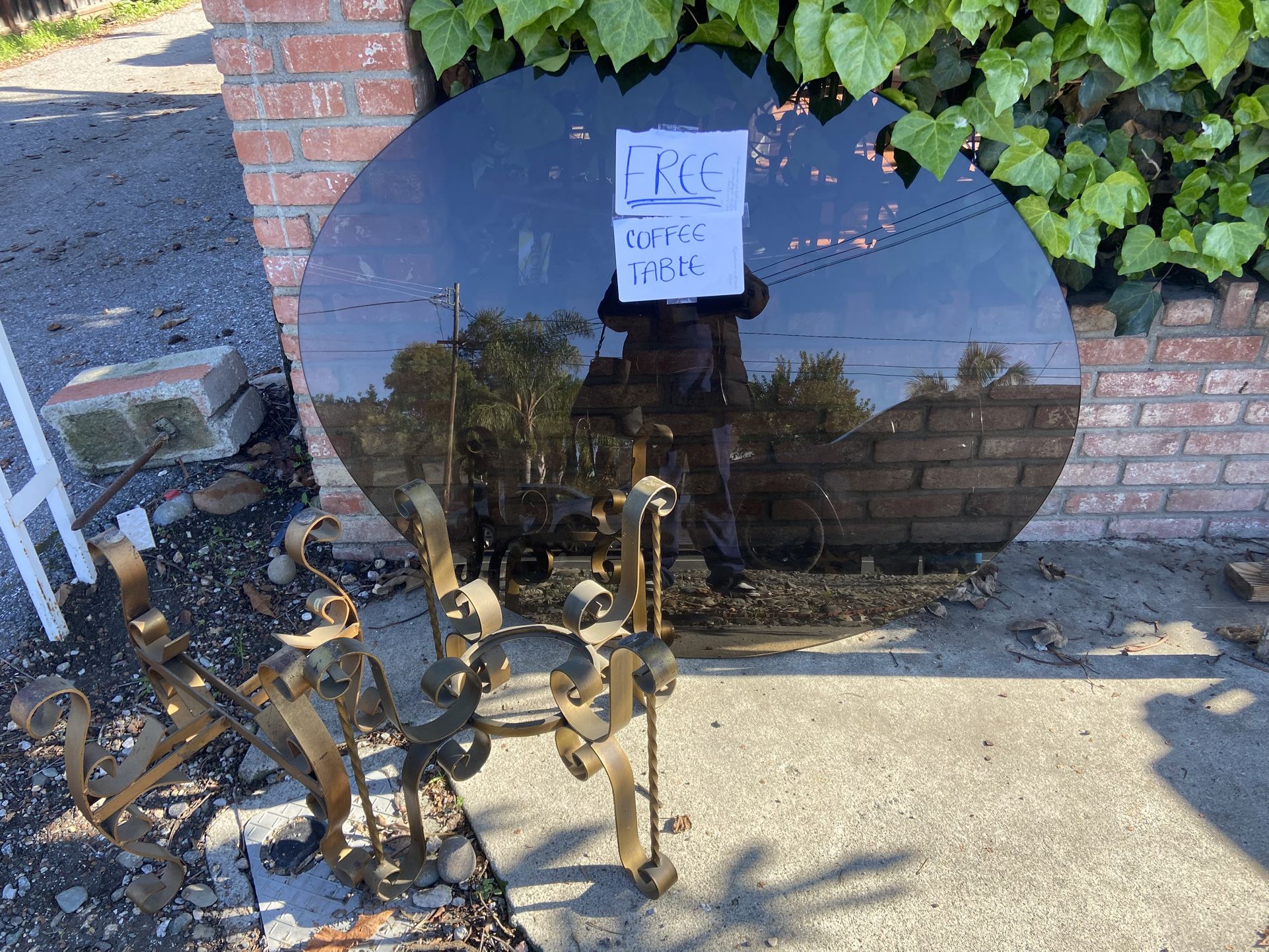 Coffee Table For “Freeee”