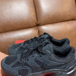 Woman’s Nike Size 7