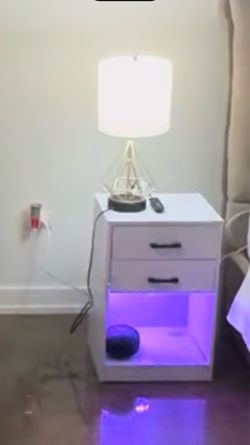 Night stand and lamp (2 lamps and 2 night stands)