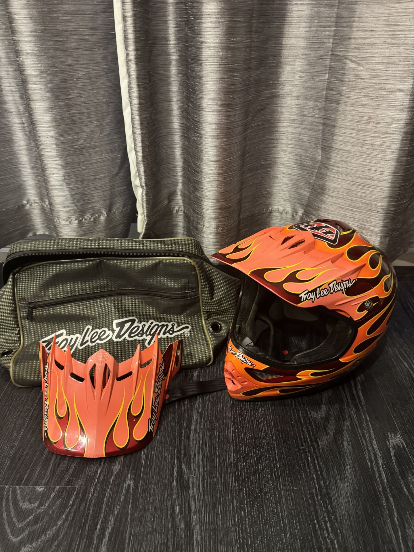 Troy Lee designs Helmet Size L