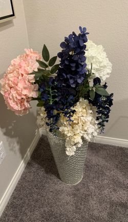Decorative vase with flowers