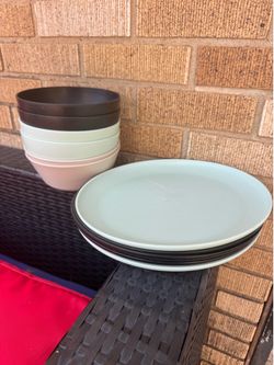 Plastic dishes