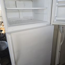 Magic Chef Fridge Apt Size 30 By 66 High Works Excellent 