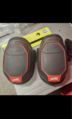 Milwaukee High Mobility Soft Knee Pads with Hook and Loop