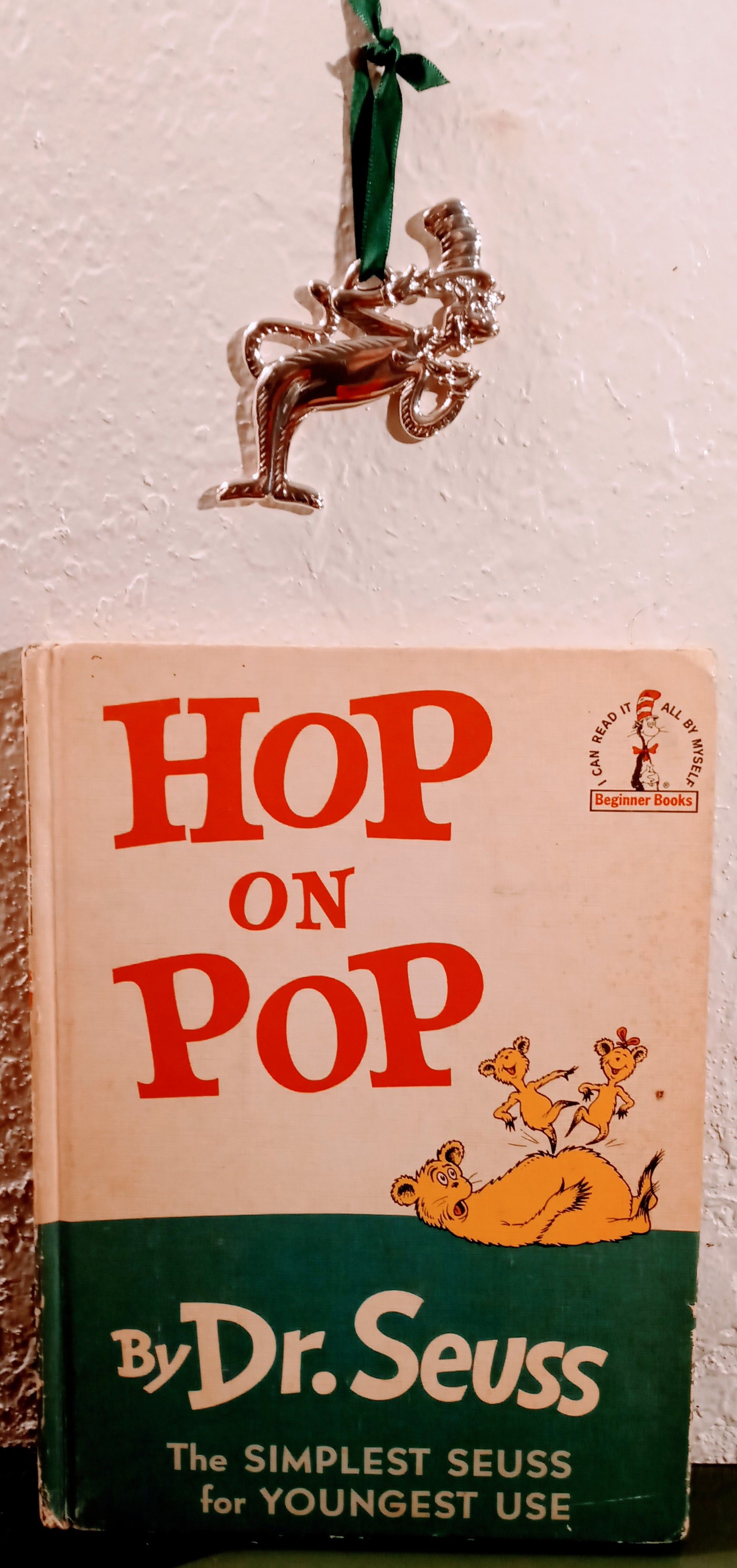 Dr. Seuss Hop on Pop 1963 + Ornament