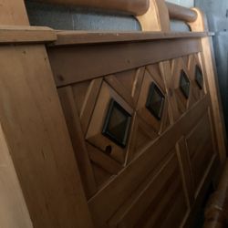 🌹BEAUTIFUL RUTIC QUEEN SIZE BEDROOM  FURNITURE: BED, DRESSER , NIGHTSTAND🌹