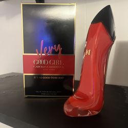 Carolina Herrera Very Good Girl Perfume