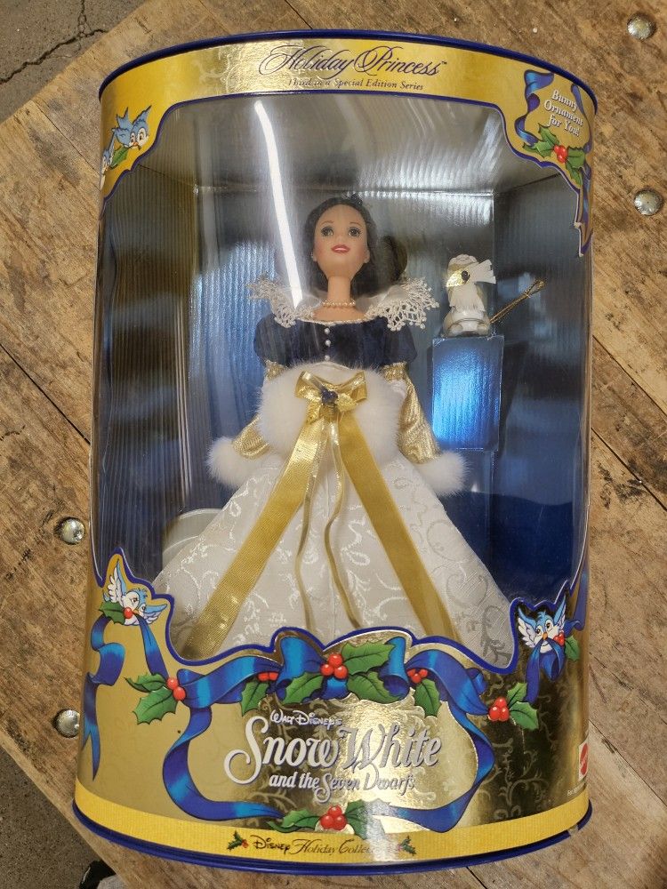 1998 Walt Disney Snow White Holiday Barbie