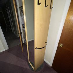 Swivel Closet W/Mirror