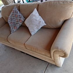 95 In Good Condition Couch With Five Different Pillows