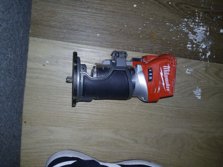 Milwaukee Fuel Compact Router