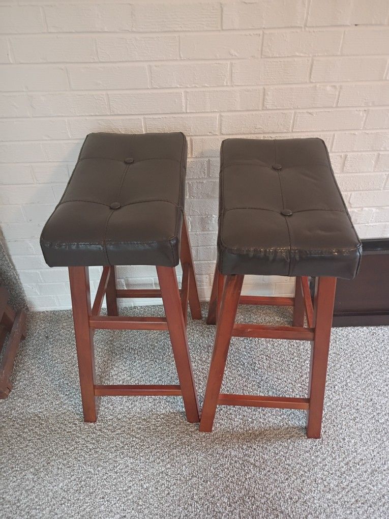 2 Stools