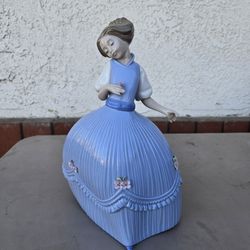 Lladro Figurine 