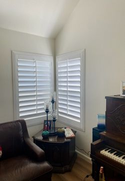 Custom Wood Plantation Shutters-  Installers near you, Free Estimates & Quick Quotes! Verified & Licensed Company. Persianas de Madera