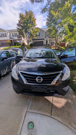Nissan versa sedán