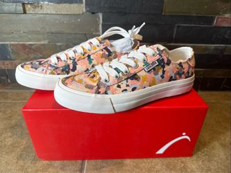 Swing Dish Spikeless Traveler Coated Canvas Flutter Print Shoes Women’s US 6.5