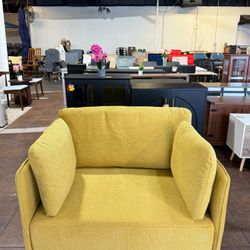 39" Modern Upholstered Accent Chair with Soft Cushions, Sleek Armrest Design and Sturdy Wooden Legs(Yellow) 💰169$
