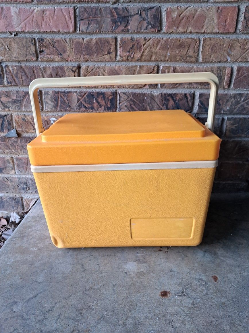 Vintage 1970's Thermos Sunpacker 11 quart 10 litre cooler Yellow Orange model 7713