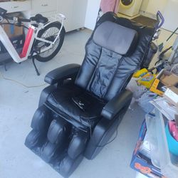 Cozzia Massage Chair