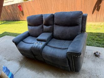 Reclining Loveseat with Center Console