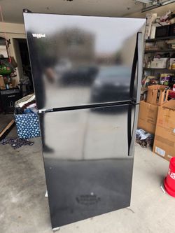Black Whirlpool Refrigerator 
30-Inch Wide Top Freezer 18 Cu. Ft.