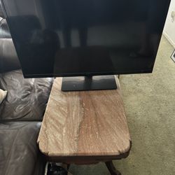 Insignia 40 In Flat Screen Color Tv