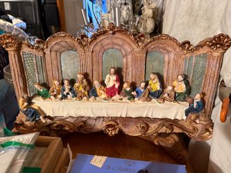 The last supper motif sculpture