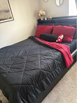 Reversible Queen Comforter set