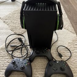 Xbox Series X + Controllers + Headset 